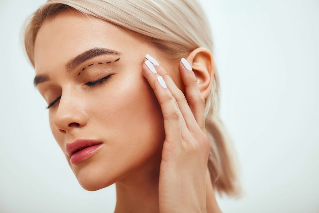 La chirurgie des paupières supérieures et inférieures pour un beau regard
